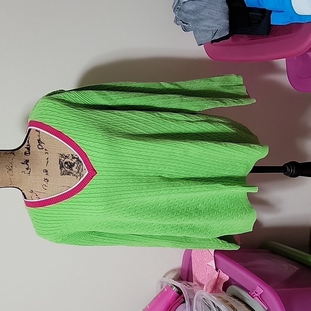 3x like green v-neck Tommy Hilfiger sweater. 27 inches from shoulder to hem.